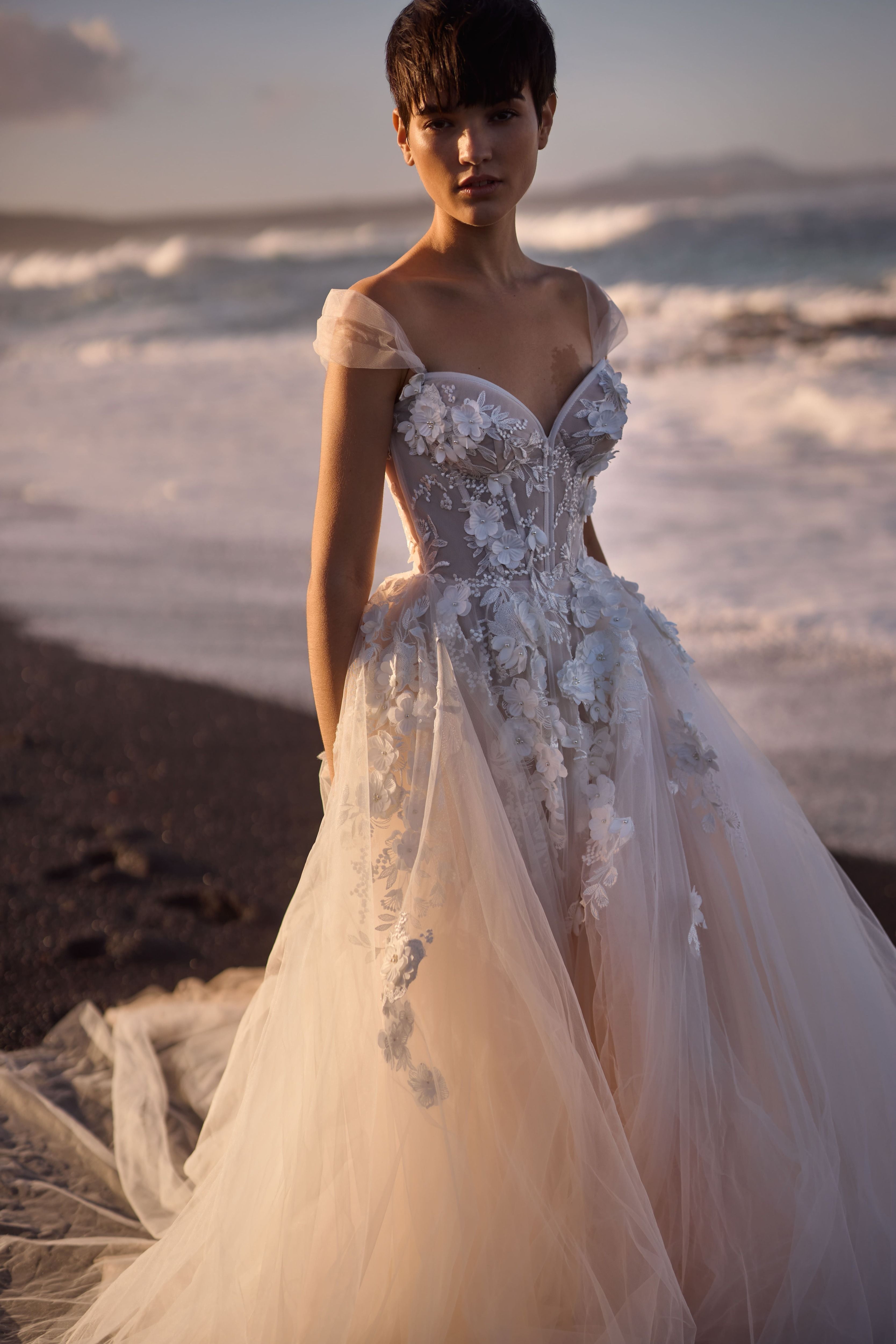 draped off the shoulder dress Cut Out Gown Wedding dress with Sweep Train Size:10 Wide Galaxy Home Sterling Silver short fold