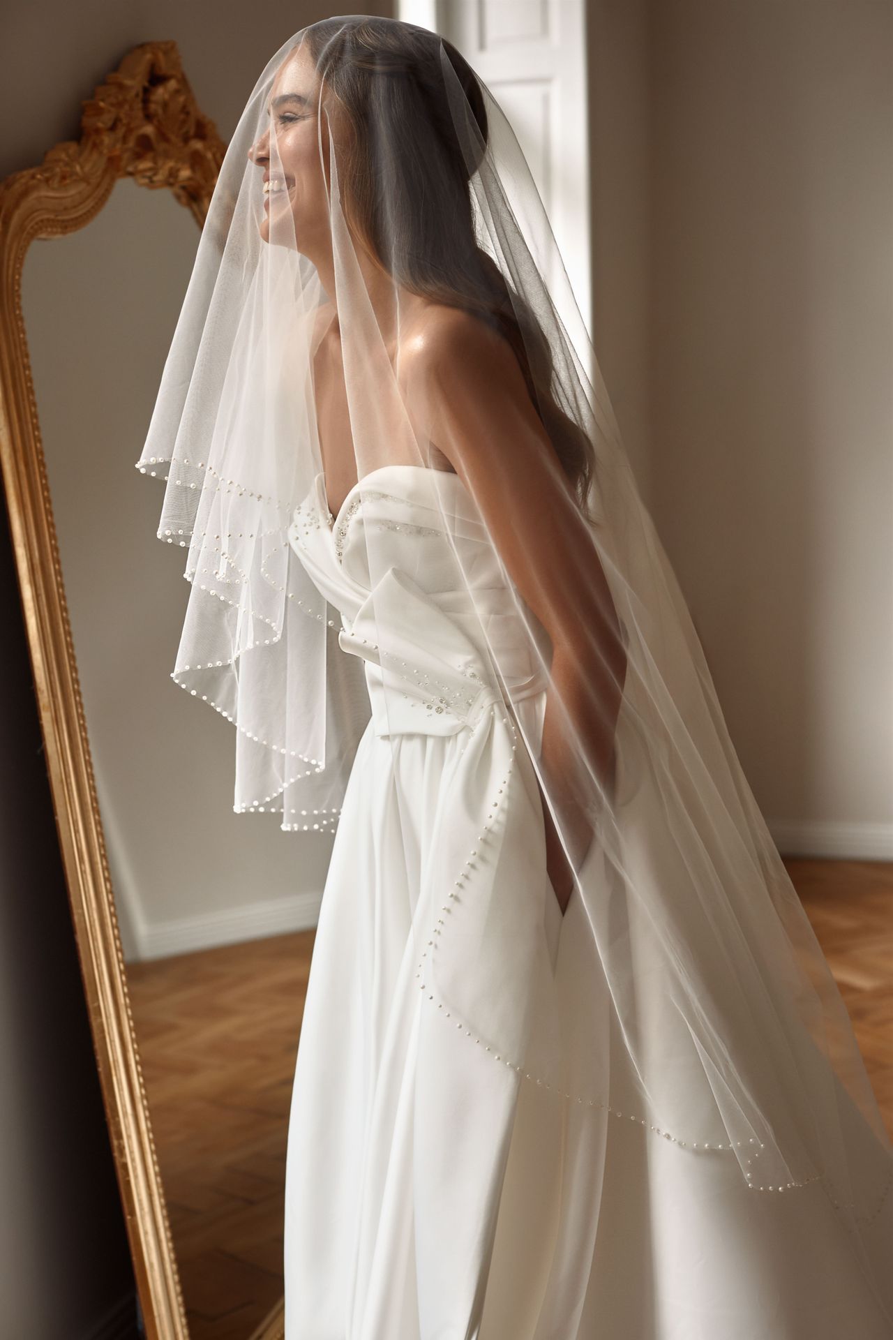 Simple tulle veil with the blusher(1).jpg