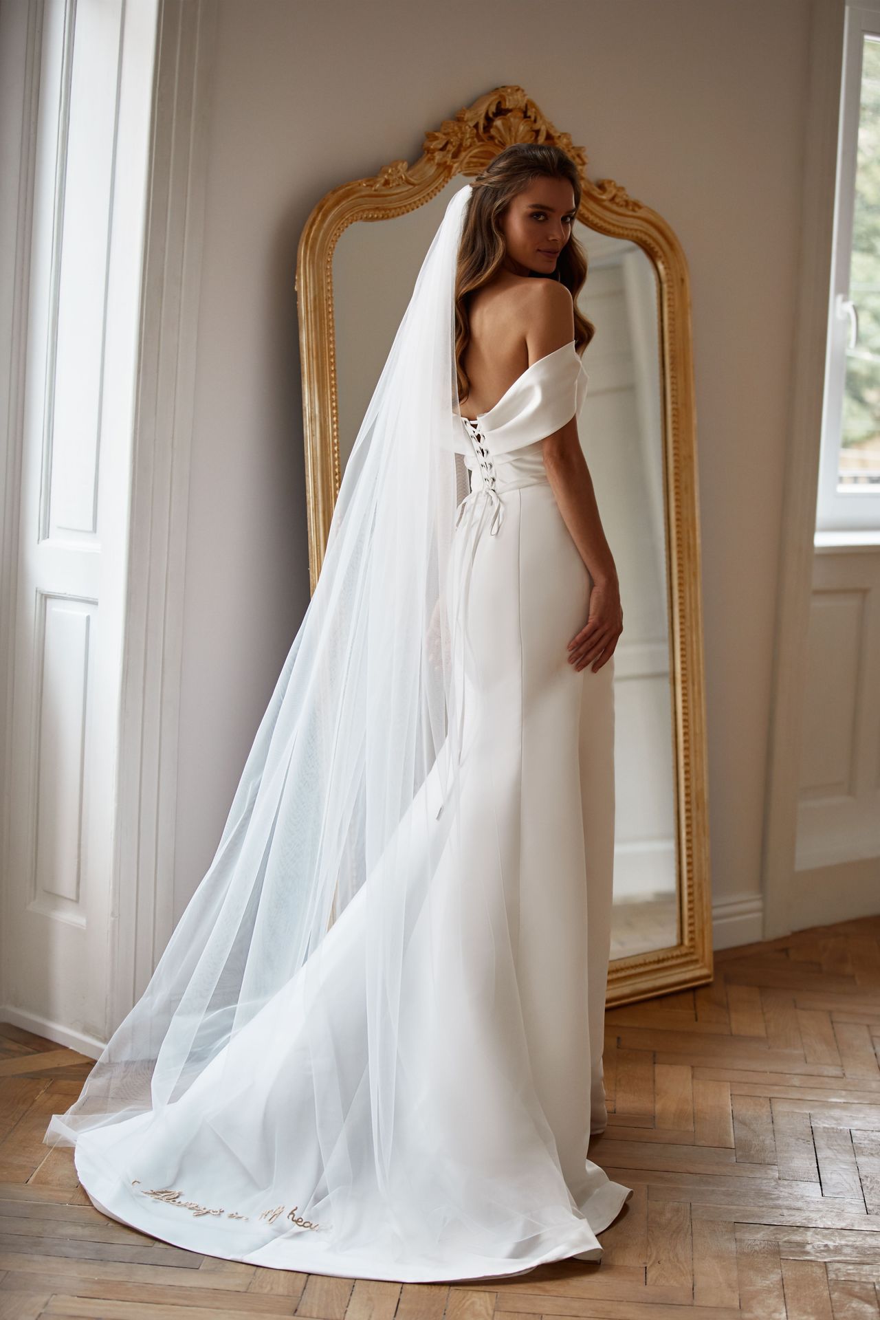 Tulle veil with embroidery (Always in my heart).jpg