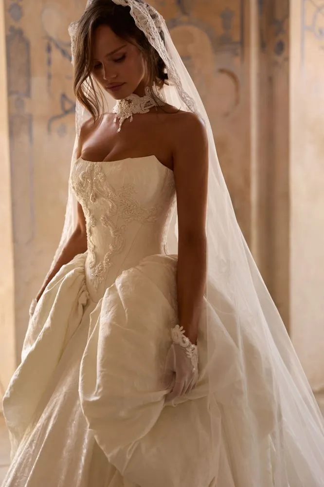 Esmeralda veil accessories