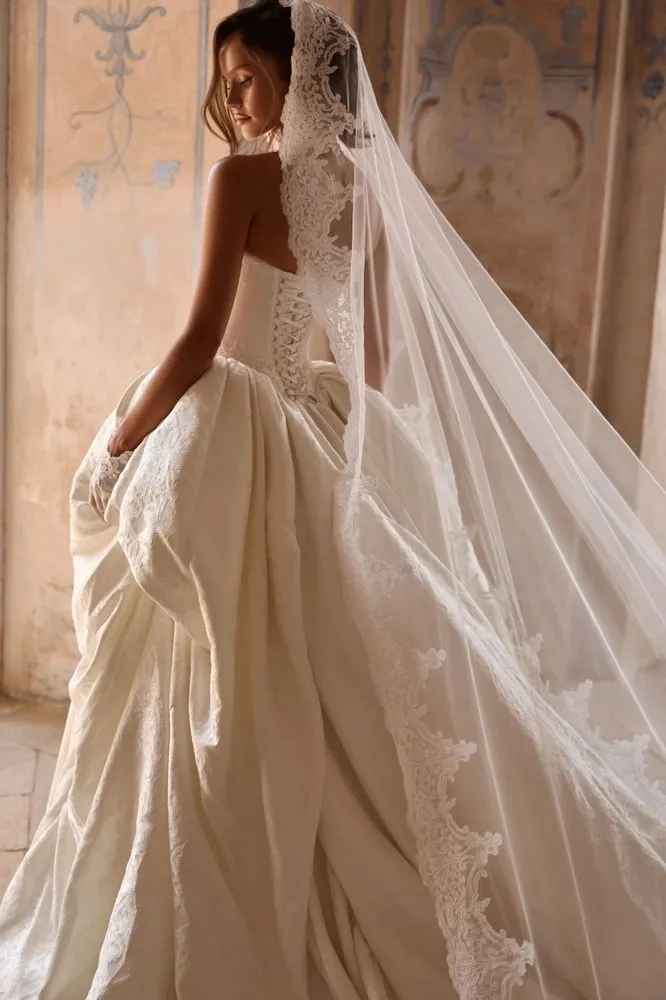 Esmeralda veil accessories