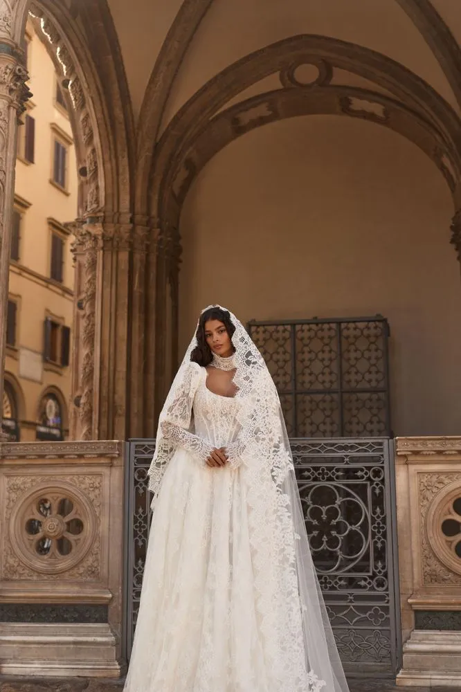 Raphaella veil accessories