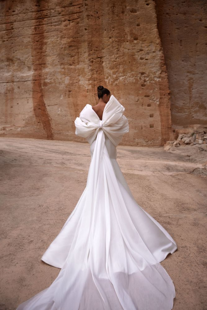 Longoria cape accessories