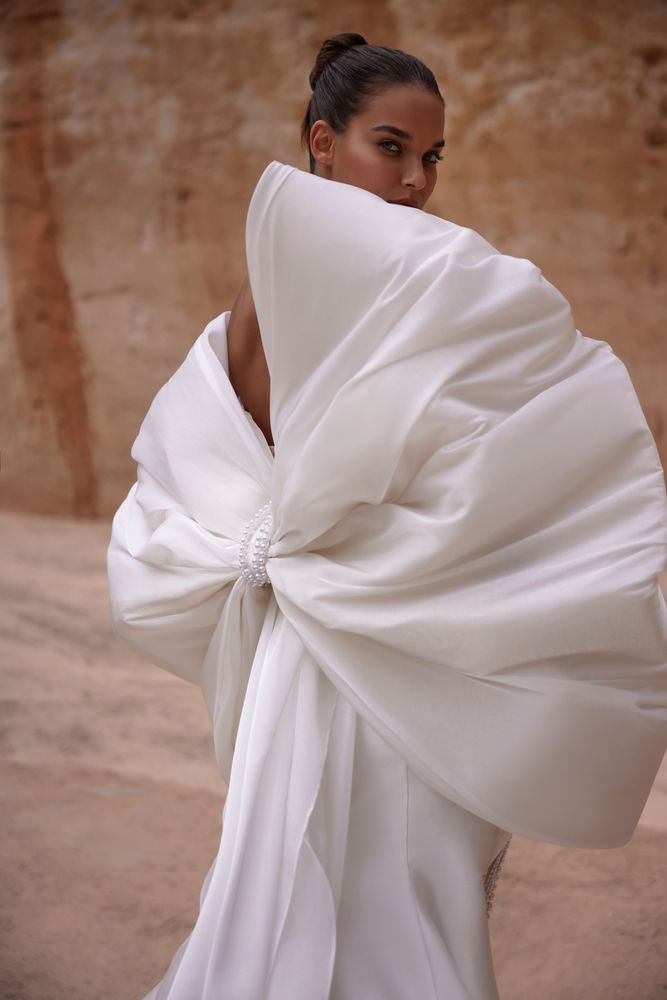 Longoria cape accessories