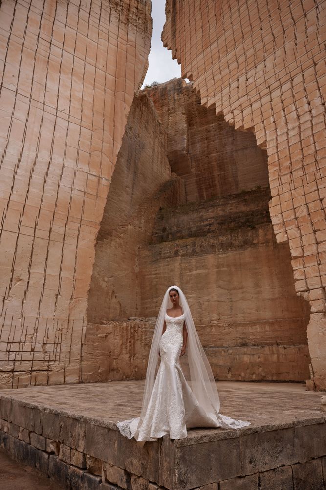 Henriette veil accessories