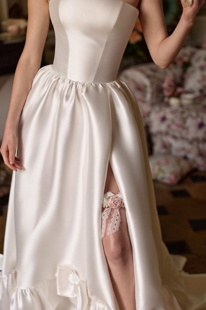 Veluna garter accessories