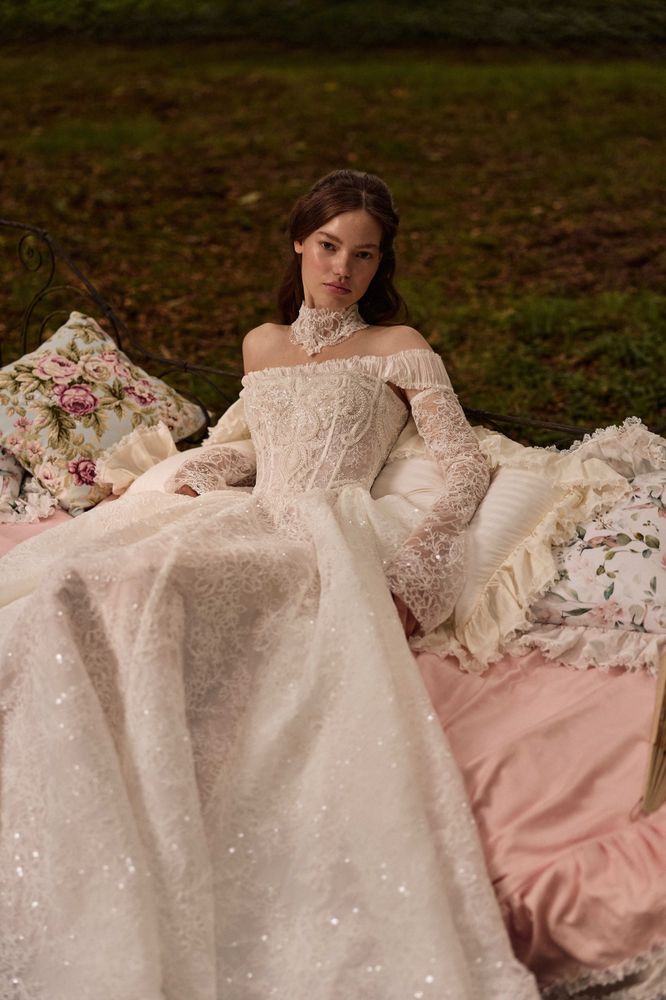 Qirelle sleeves accessories