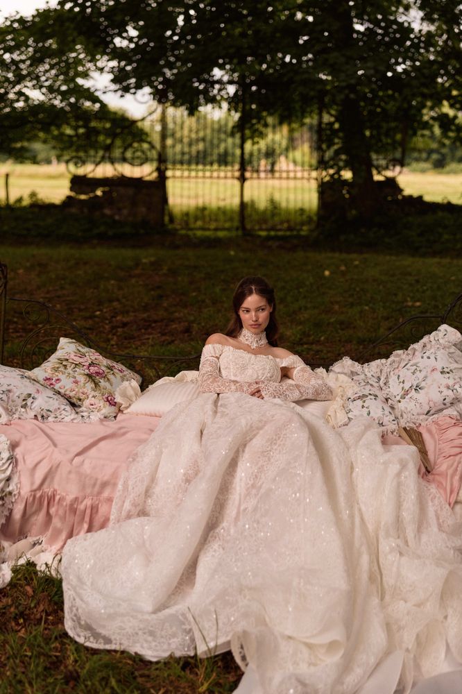 Qirelle sleeves accessories