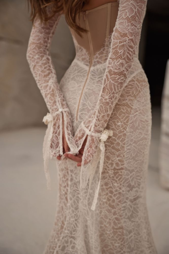 Audrey sleeves accessories