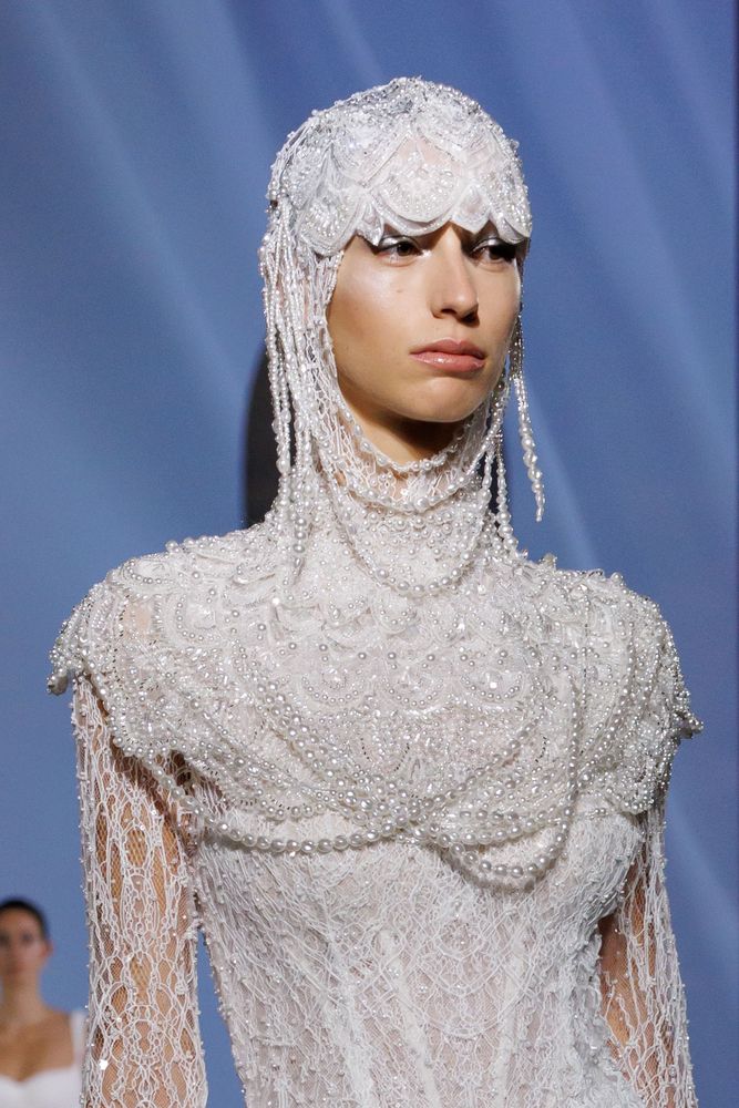 Fingula bridal hood accessories