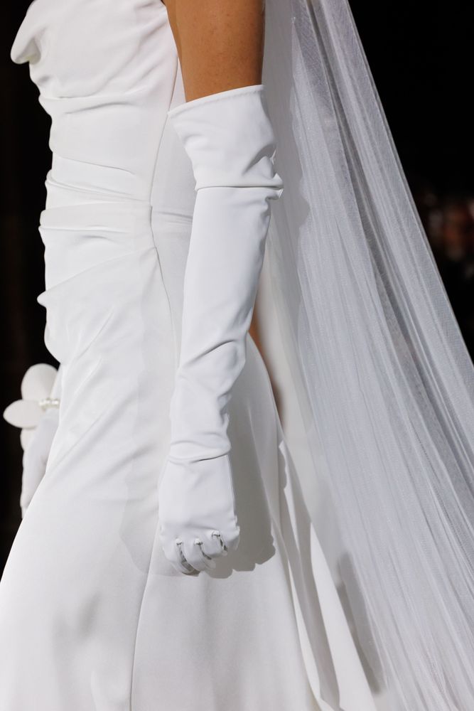 Ilenia gloves accessories